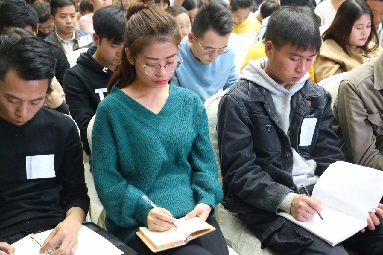 【峰光无限装饰】在交流中成长 在学习中前行——峰光集团“将帅特训营”圆满落幕